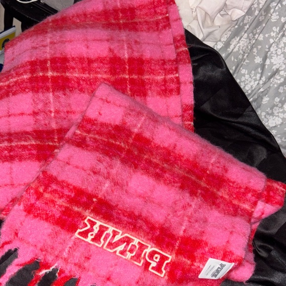 NWOT Pink Victoria Secret Plaid Fringe Scarf - Picture 3 of 4